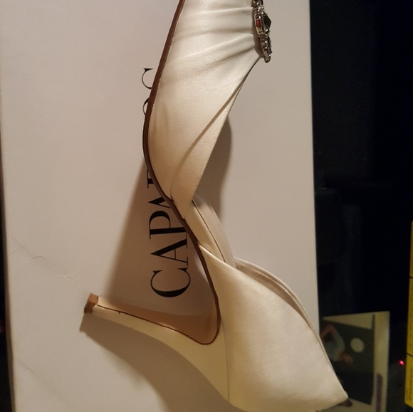 Shoes - Picture 4 of 4